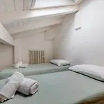 White Residence Apartment